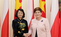 Wakil Presiden Dang Thi Ngoc Thinh melakukan pertemuan dengan PM Polandia