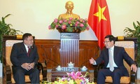 Deputi PM, Menlu Pham Binh Minh menerima Duta Besar Myanmar di Vietnam, Win Hlaing