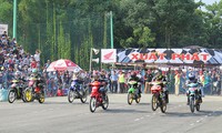 Memperkenalkan sepintas lintas tentang lomba balap sepeda motor di Vietnam.