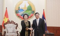 Ketua MN Nguyen Thi Kim Ngan melakukan pertemuan dengan PM Pemerintah Laos, Thongluon Sisoulith