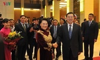 Ketua MN Nguyen Thi Kim Ngan melakukan pembicaraan dengan Ketua  KRN Tiongkok, Zhang Dejiang 