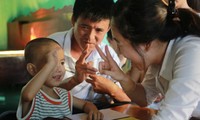 Penjelasan mengenai proyek  untuk kalangan anak tuna rungu  di Vietnam