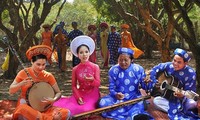 Mengenai kesenian Opera Rakyat Cai Luong dan Kesenian lagu Rakyat Don Ca Tai Tu