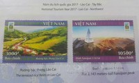 Meluncurkan koleksi perangko menyambut “Tahun pariwisata nasional 2017 Lao Cai – Tay Bac”