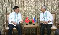 Deputi PM, Menlu Vietnam Pham Binh Minh bertemu dengan Menlu Filipina dan Indonesia