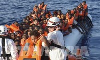 Masalah migran: Italia menyelamatkan ratusan orang yang berada di peluaran laut Libia