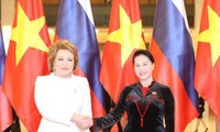 Turut mengembangkan lebih lanjut lagi hubungan persahabatan dan kerjasama baik antara badan legislatif Vietnam-Federasi Rusia