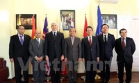 ASEAN memperkuat keterkaitan intern dan memperhebat kerjasama dengan para mitra