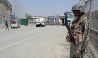 Pakistan membuka sementara perbatasan dengan Afghanistan 