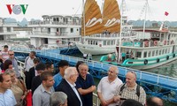 Presiden Israel melakukan kunjungan di teluk Ha Long