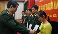 Kemhan Vietnam melakukan pertemuan dengan delegasi tokoh muda yang tipikal dari tentara tahun 2016