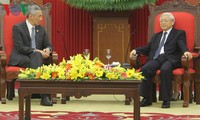 Pimpinan Negara dan Pemerintah Vietnam menerima PM Singapura, Lee Hsien Loong