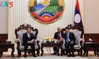 PM Laos, Thongloun Sisoulith menerima Menteri  Kementerian Keuangan Vietnam, Dinh Tien Dung