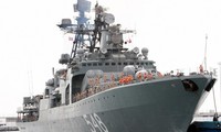 Kapal Angkatan Laut Rusia mengunjungi Pelabuhan Cam Ranh, Khanh Hoa