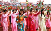 Memperkenalkan wanita Vietnam yang tipikal dalam gerakan pembebasan wanita 