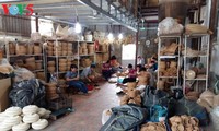 Inti sari kerajinan mengayam barang rotan dan bambu Phu Vinh