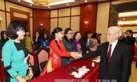  Sekjen Nguyen Phu Trong melakukan pertemuan dengan para anggota wanita MN