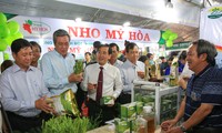  Pembukaan Pekan  Raya Perdagangan-Industri  propinsi Binh Thuan