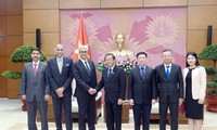  Wakil Ketua MN Vietnam, Do Ba Ty menerima Auditor Jenderal Negara India, Shri Shashi Kant Sharma