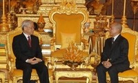 Sekjen Nguyen Phu Trong menemui para pemimpin Kerajaan Kamboja