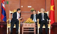 Sekjen KS PKV,  Nguyen Phu Trong: Memperkuat kerjasama antara daerah Vietnam dan Kamboja