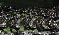 Legislator Iran menyepakati satu garis besar  membalas ” tindakan teor” dari AS