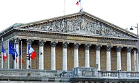  Parlemen Perancis mengesahkan RUU tentang Reformasi Tenaga Kerja Pemerintah
