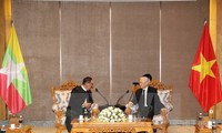 Sekjen KS PKV, Nguyen Phu Trong menerima Pemimpin Partai Liga Nasional Demi Demokrasi