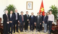  PM Nguyen Xuan Phuc menerima pemimpin Grup ExxonMobil (AS) dan mantan Walikota Osan, Republik Korea