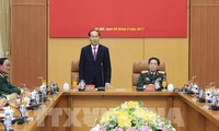  Presiden Tran Dai Quang melakukan temu kerja dengan pemimpin Kemhan Vietnam