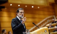  PM Spanyol membubarkan badan legislatif Katalonia dan mengeluarkan  perintah melakukan pemilu dini