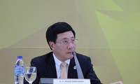  Deputi PM, Menlu Pham Binh Minh mengumumkan hasil Pekan Tingkat Tinggi APEC 2017