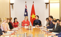  Ketua MN Nguyen Thi Kim Ngan menerima wakil mahasiswa Australia yang belajar di Vietnam menurut Colombo plan