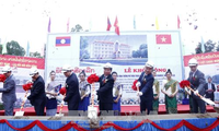 Pencangkulan pembangunan gedung SMU  Sithanaxay – hadiah dari Sekjen KS PKV, Nguyen Phu Trong