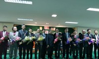  Pemerintah Kamboja menyampaikan bintang kepada para pejabat diplomatik dan pers Vietnam