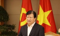  Deputi PM Trinh Dinh Dung menerima Wakil ketua Bank Pembangunan Eropa