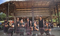 Pesta A da dari warga etnis  daerah pegunungan A Luoi