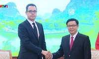 Deputi PM Vietnam, Vuong Dinh Hue mengunjungi Grup Zurich Airport
