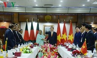 Pres. Vietnam, Tran Dai Quang melakukan pembicaraan dengan PM Bangladesh, Sheikh Hasina