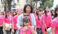  Kira-kira 5.000 orang ikut serta dalam Pesta sukarela “Menjadi pelopor dalam aksi demi komunitas”