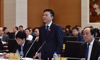Persidangan ke-22 Komite Tetap MN: Interpelasi terhadap Menteri Kehakiman, Le Thanh Long