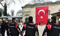 Menangkap serentetan tersduga IS yang berintrik melakukan serangan sabotase di Turki