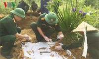 Vietnam-Kamboja memperkuat mencari,  menggali, merepatrealisasi tulang belulang prajurit sukarela dan pakar Vietnam yang gugur di Kamboja