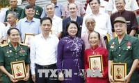 Wapres Dang Thi Ngoc Thinh menerima rombongan orang-orang berjasa Propinsi Nam Dinh