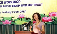 Mendorong dan membela hak anak-anak di Viet Nam