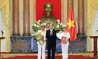 Presiden Viet Nam, Tran Dai quang menyampaikan keputusan mengangkat  Wakil Jaksa Rakyat  Agung 