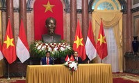 Presiden Vietnam, Tran Dai Quang melakukan pembicaraan dengan Presiden Indonesia, Joko Widodo