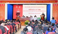 PM Vietnam, Nguyen Xuan Phuc melakukan kontak dengan pemilih setelah Persidangan MN