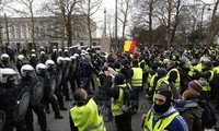 Gerakan demonstrasi “Baju Kuning” menjalar ke Inggris
