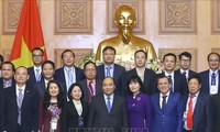 PM Vietnam, Nguyen Xuan Phuc menerima badan-badan usaha yang memperoleh Gelar Brand Nasional